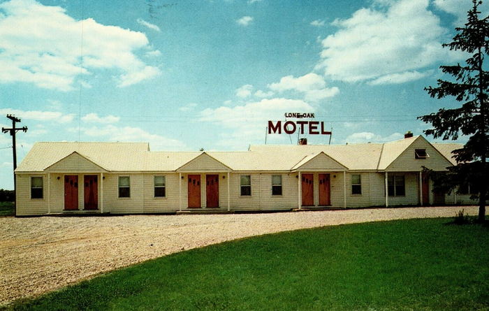 Lone Oak Motel - Old Postcard (newer photo)